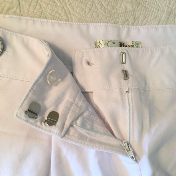 DAZZ White Single Pleat Cuffed Shorts - Picture 3 of 10